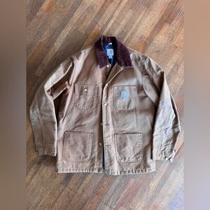 men’s broken in/vintage carhartt duck chore coat. size medium.